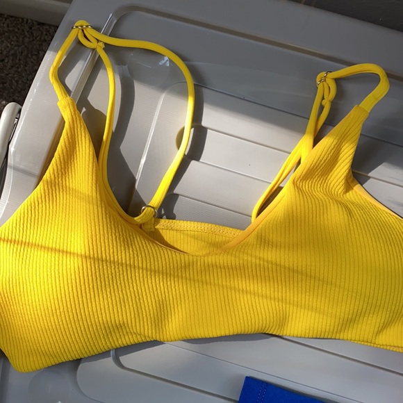 Women’s size medium high waisted sunflower bikini set  with matching headband - Picture 3 of 3